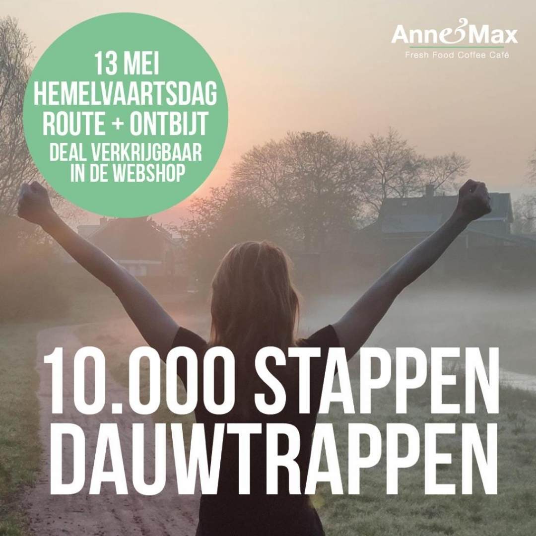 10000 stappen dauwtrappen vrouw rekt zich uit