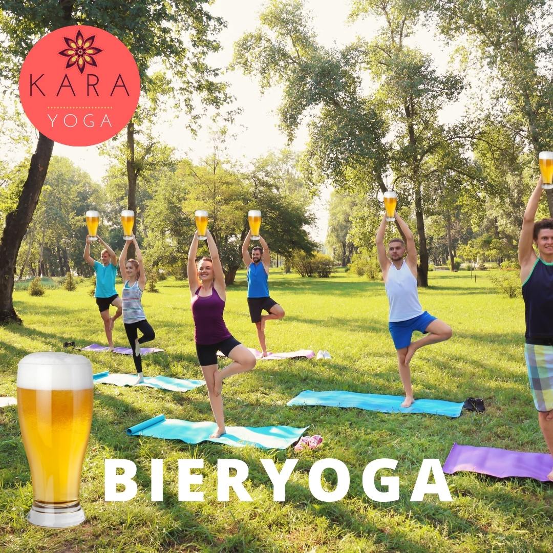 Groep doet yoga met bier