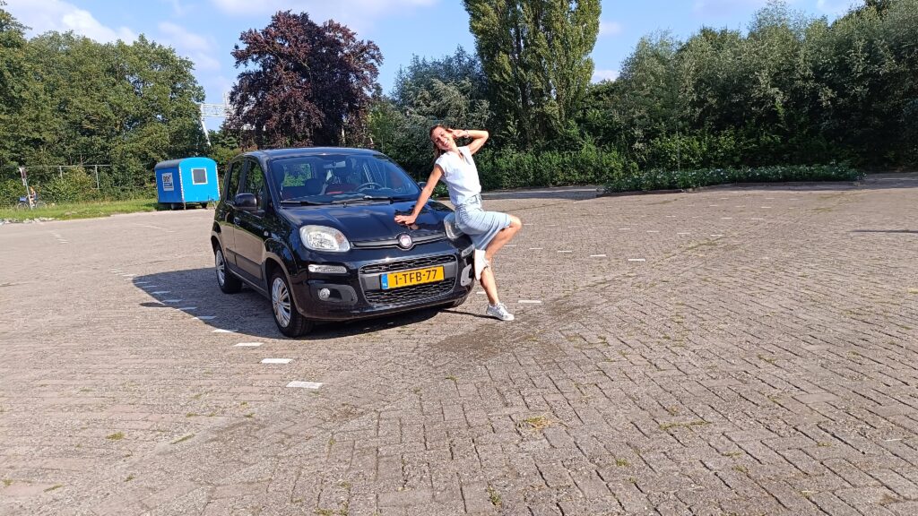 Karin vrouw 41 bij zwarte Fiat Panda in Zwolle