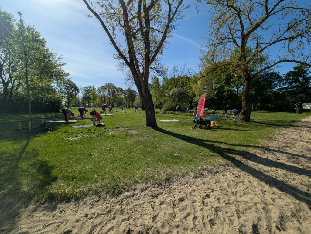 Yoga buiten bij de Agnietenplas
