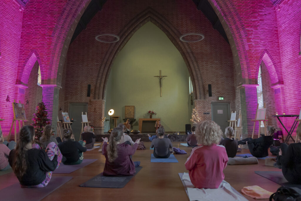 2025 Art of connection Theodorakapel handpan schilderen yoga (36)
