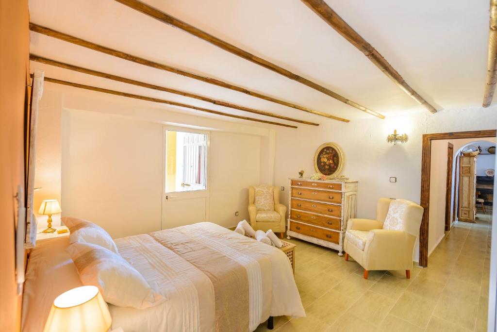 Een van de slaapkamers in de villa